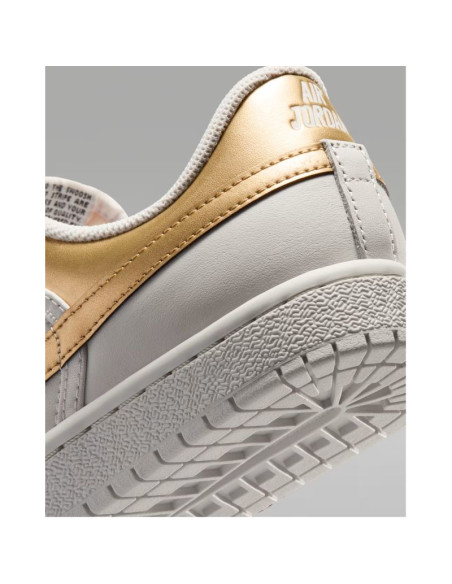 Buty damskie  nike wmns air jordan skyline low le (iq6586-100)