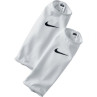 Rękawy do ochraniaczy piłkarskich nike guard lock sleeves se0174