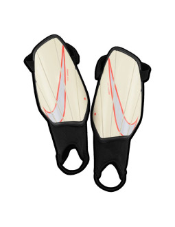 Ochraniacze piłkarskie nike charge jr sp2165 2