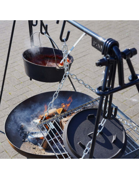 Stojak stalowy bonfeu nad ognisko