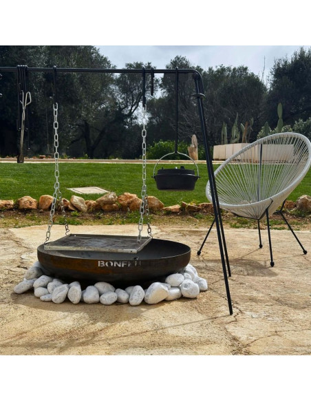 Stojak stalowy bonfeu nad ognisko