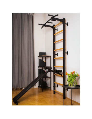 Drabinka gimnastyczna z drążkiem poręczą do ćwiczeń i ławeczką benchk 723b