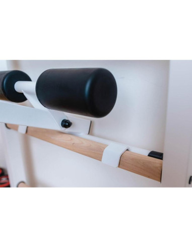 Drabinka gimnastyczna z drążkiem poręczą do ćwiczeń i ławeczką benchk 723w