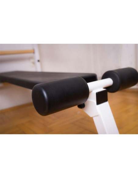 Drabinka gimnastyczna z drążkiem poręczą do ćwiczeń i ławeczką benchk 723w