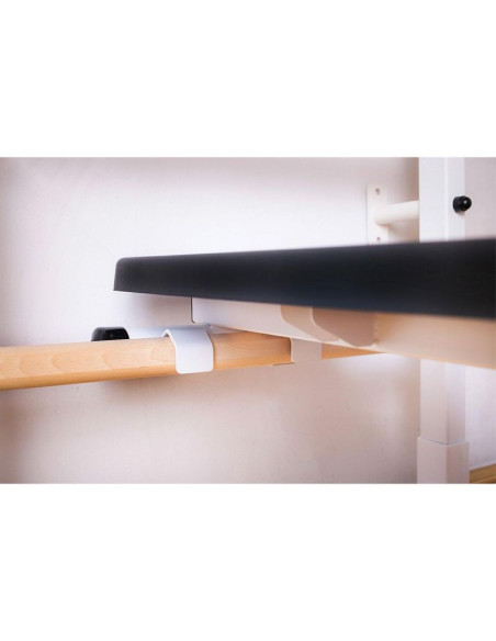 Drabinka gimnastyczna z drążkiem poręczą do ćwiczeń i ławeczką benchk 723w