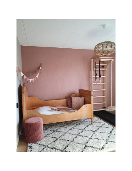 Drabinka z drewnianym drążkiem i akcesoriami benchk 112+a204