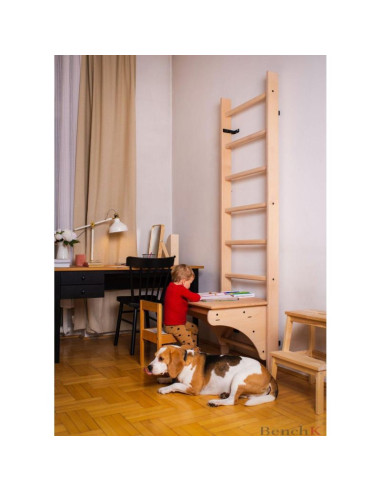Drabinka z drewnianym do podciągania z biurkiem benchk 112