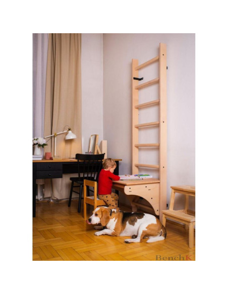 Drabinka z drewnianym do podciągania z biurkiem benchk 112