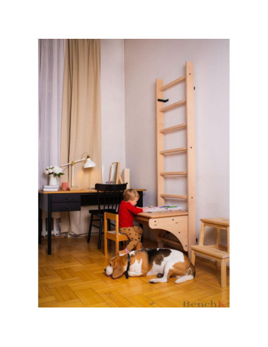 Drabinka z drewnianym do podciągania z biurkiem benchk 112
