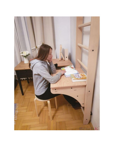 Drabinka z drewnianym do podciągania z biurkiem benchk 112