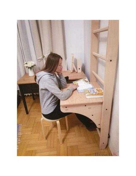 Drabinka z drewnianym do podciągania z biurkiem benchk 112