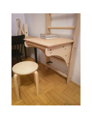 Drabinka z drewnianym do podciągania z biurkiem benchk 112