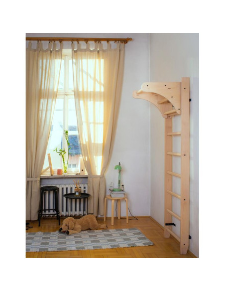 Drabinka z drewnianym drążkiem do podciągania benchk 111