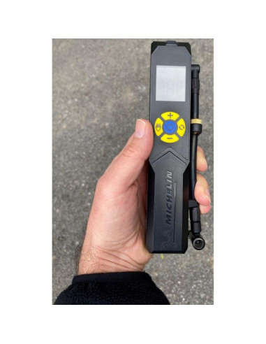 Pompka kompresor turystyczny na akumulator michelin