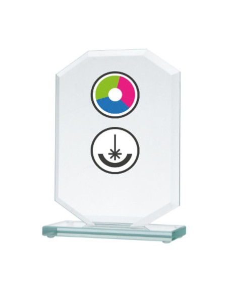 Trofeum szklane z nadrukiem kolorowym luxorjet, grawerowaniem oraz wypełnieniem farbą