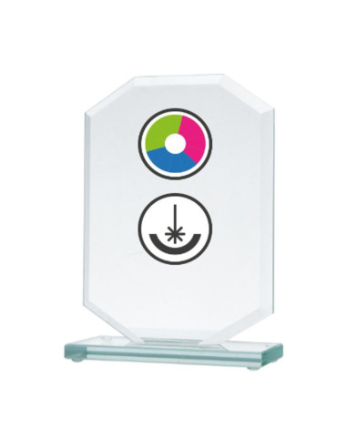 Trofeum szklane z nadrukiem kolorowym luxorjet, grawerowaniem oraz wypełnieniem farbą