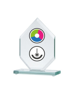 Trofeum szklane z nadrukiem kolorowym luxorjet, grawerowaniem oraz wypełnieniem farbą