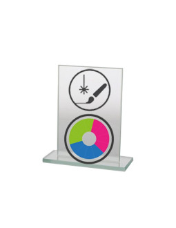 Trofeum szklanie z nadrukiem kolorowym luxorjet, grawerowaniem i wypełnieniem farbą