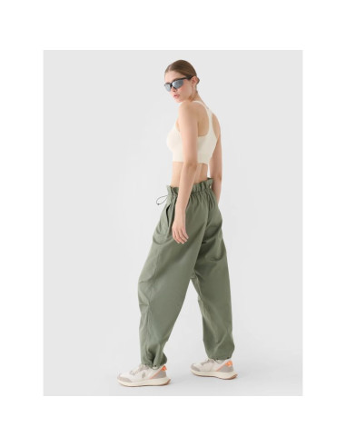 Spodnie casual parachute oversize damskie 4f 4frss24ttrof1330-44s