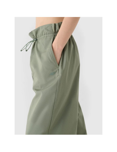 Spodnie casual parachute oversize damskie 4f 4frss24ttrof1330-44s