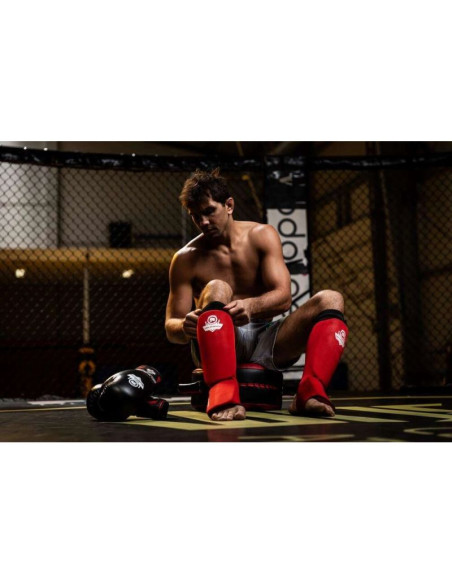 Elastyczne ochraniacze na piszczele m - shinrage red