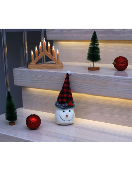 Bałwanek dekoracyjny 20cm z czapką w czerwono czarną kratkę