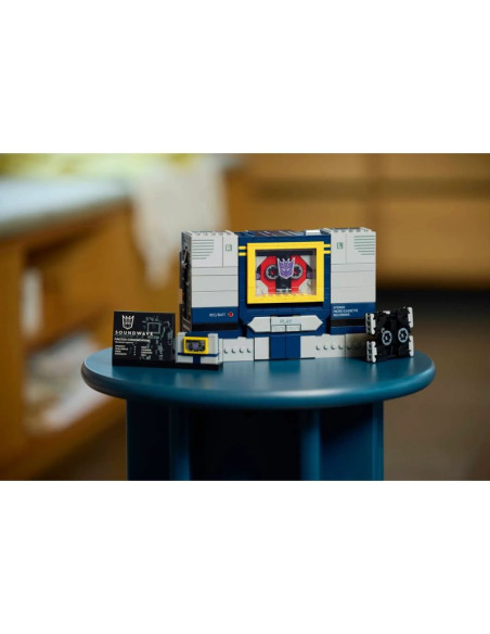 Lego 10358 icons - transformers: soundwave