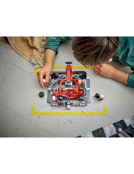 Lego city 60443 f1 pit stop i mechanicy z bolidem ferrari
