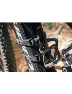 Granite carbon koszyk na bidon z paskami aux ebike 2