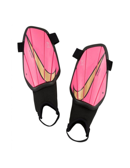 Ochraniacze piłkarskie nike charge jr sp2165
