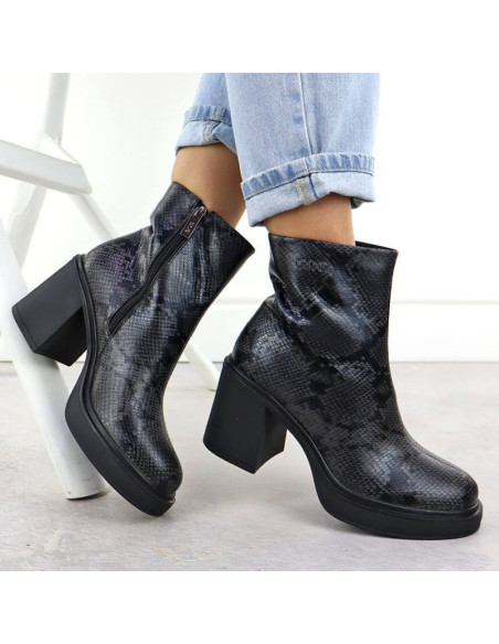 Skórzane botki damskie na słupku wężowe czarne goe  ss2n4152