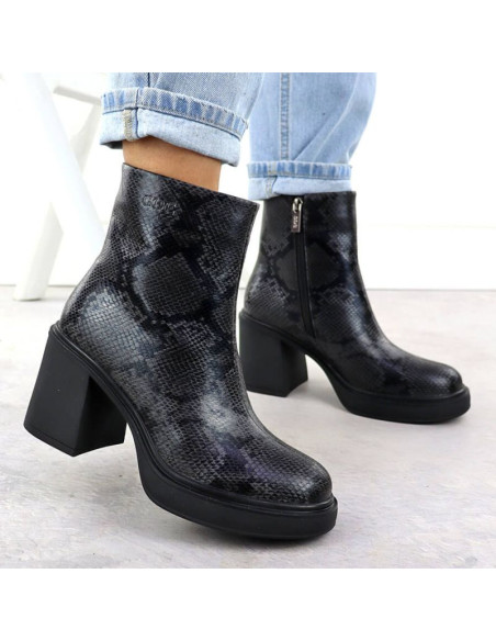Skórzane botki damskie na słupku wężowe czarne goe  ss2n4152