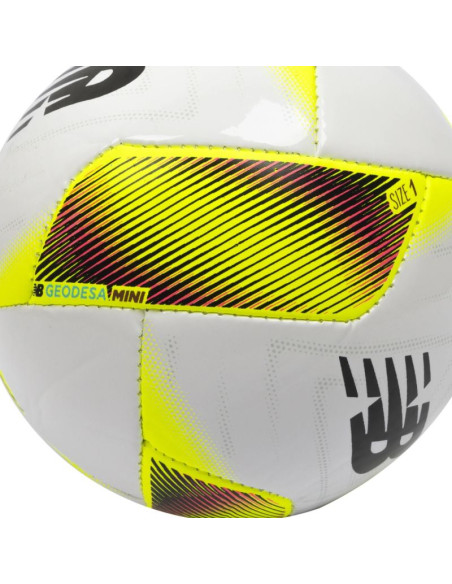 Piłka nożna new balance geodesa trainer football