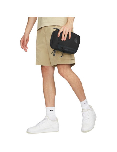 Saszetka nike elemental premium dn2557