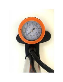 Pompka ręczna z ciśnieniomierzem yakima 2