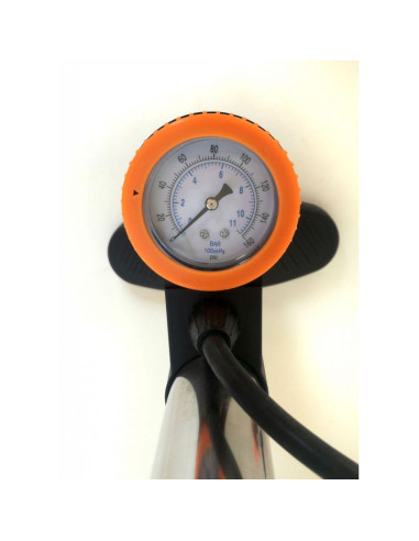 Pompka ręczna z ciśnieniomierzem yakima