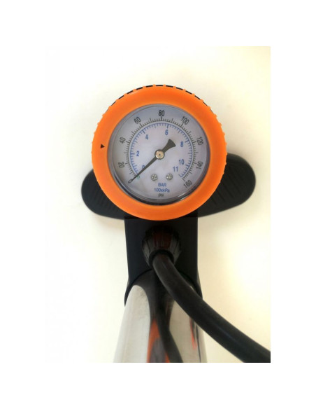 Pompka ręczna z ciśnieniomierzem yakima