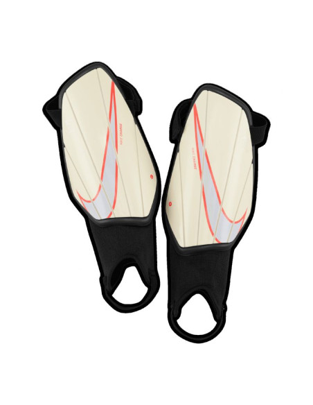 Ochraniacze piłkarskie nike charge jr sp2165