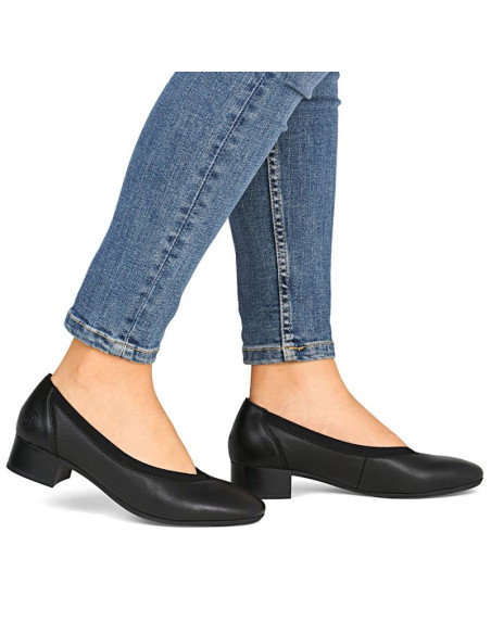 Skórzane czółenka damskie na niskim obcasie czarne rieker 43452-00