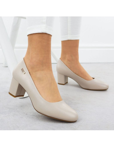 Czółenka na słupku cieliste sergio leone pb178