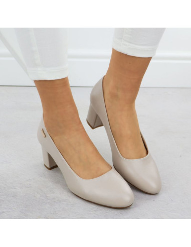 Czółenka na słupku cieliste sergio leone pb178