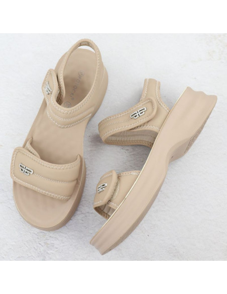 Sandały damskie na grubej podeszwie z rzepami beżowe potocki 105300