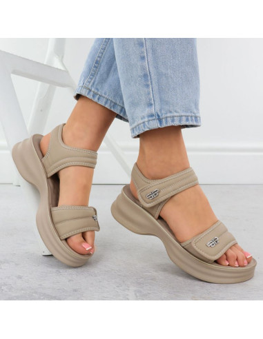 Sandały damskie na grubej podeszwie z rzepami beżowe potocki 105300