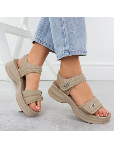 Sandały damskie na grubej podeszwie z rzepami beżowe potocki 105300