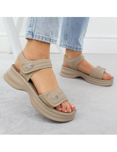 Sandały damskie na grubej podeszwie z rzepami beżowe potocki 105300