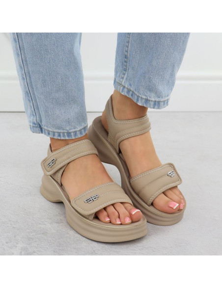 Sandały damskie na grubej podeszwie z rzepami beżowe potocki 105300