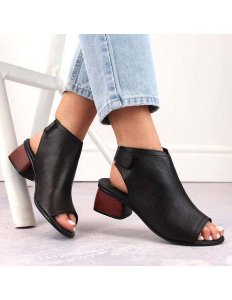 Skórzane komfortowe sandały remonte w