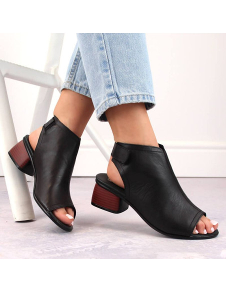 Skórzane komfortowe sandały remonte w